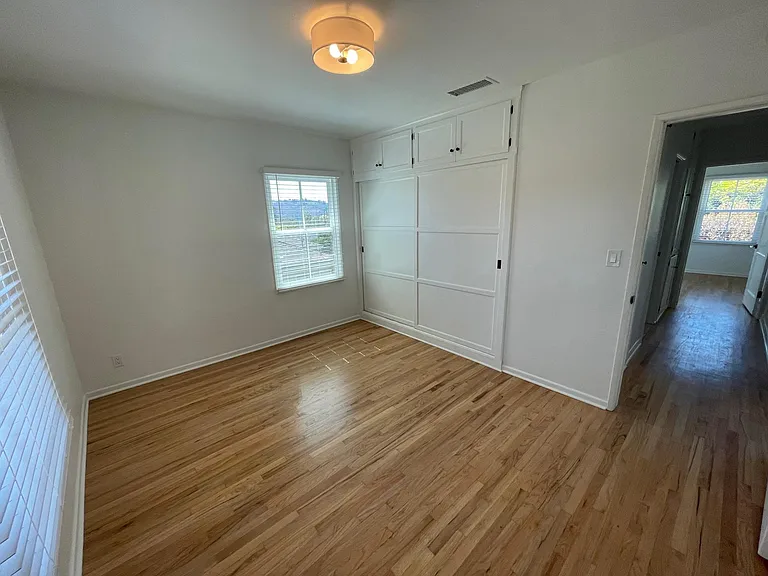 Large bedroom 2