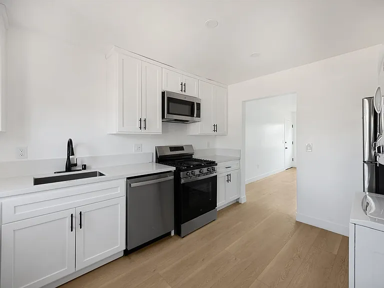 15 Christina St — Photo 16