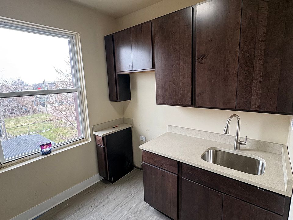1st image of 1301 S Avers Ave #3F