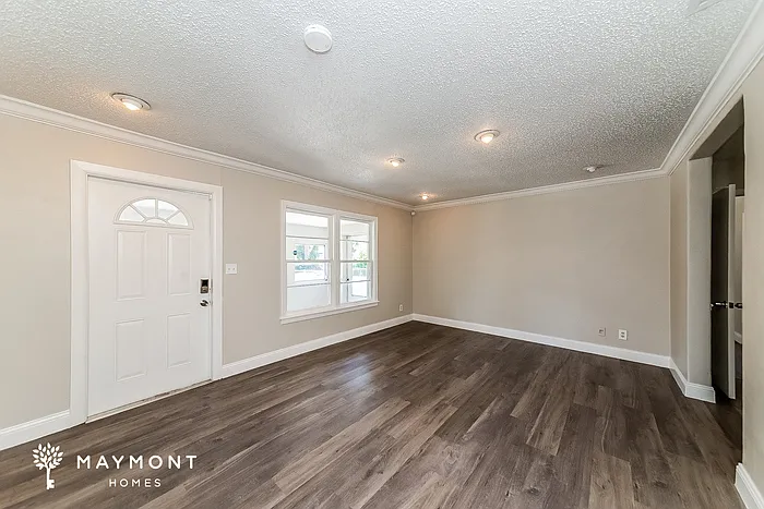 4 bed, 2.0 bath, 1487 sqft, $2,495 — Photo 3