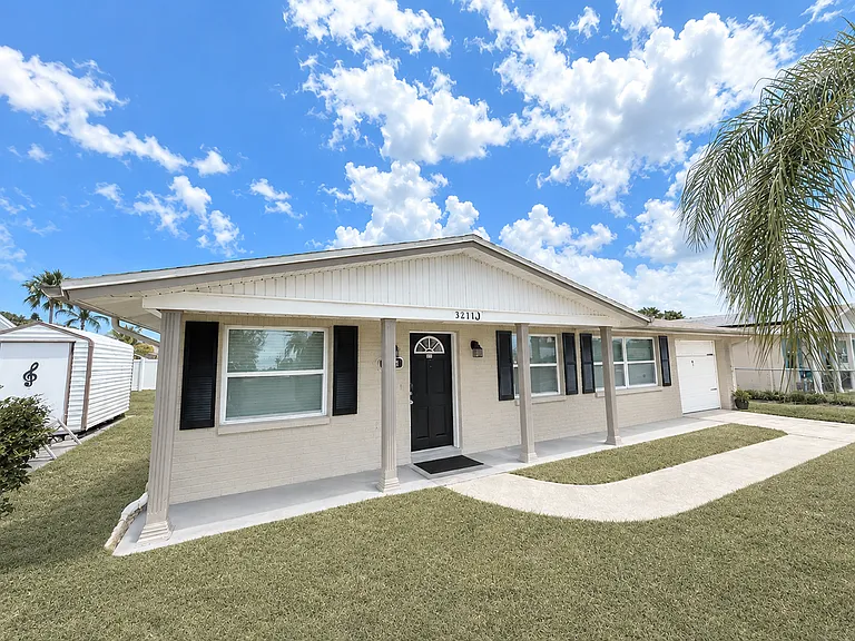 3711 Redwood Dr — Photo 2