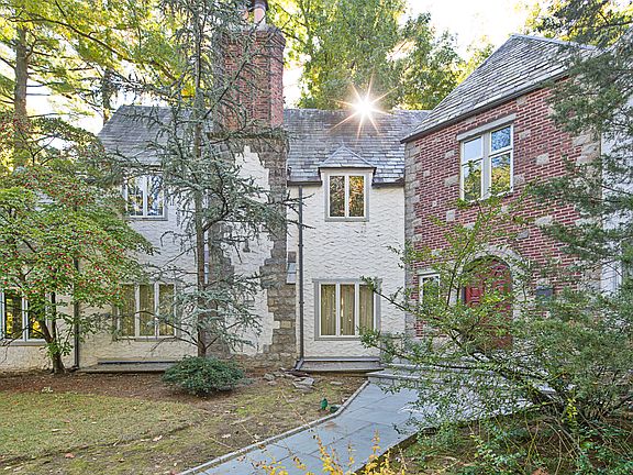 2nd image of 10 Glenwood Dr
