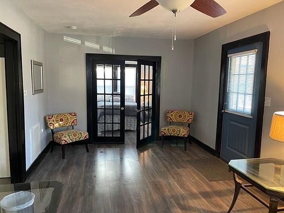 4th image of 2718 Selma Ave