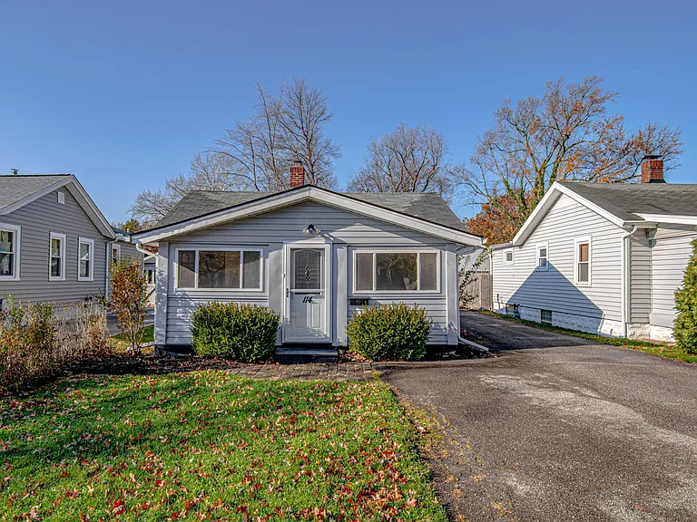 114 Mull Ave — Photo 1