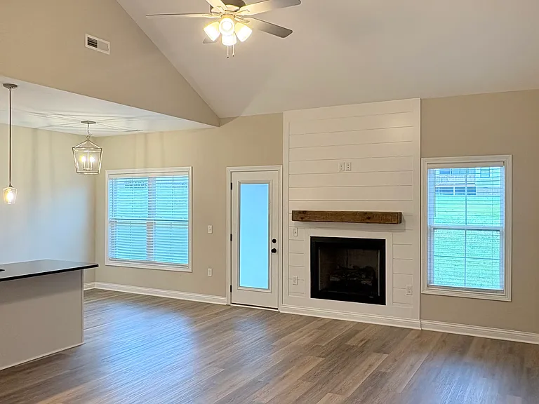 1212 Shallowford St — Photo 5