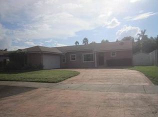 19462 NW 62nd Ct, Hialeah, FL 33015