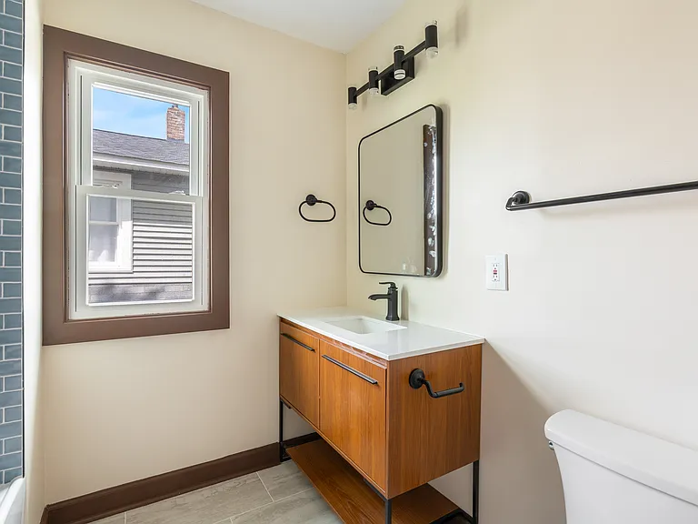 1053 Westminster St — Photo 12