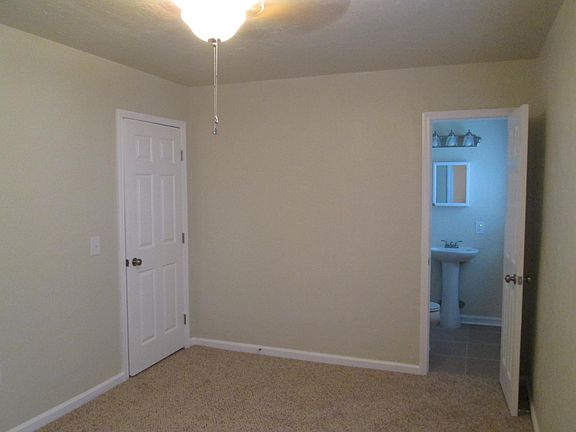 5th image of 4407 N Willow Ave