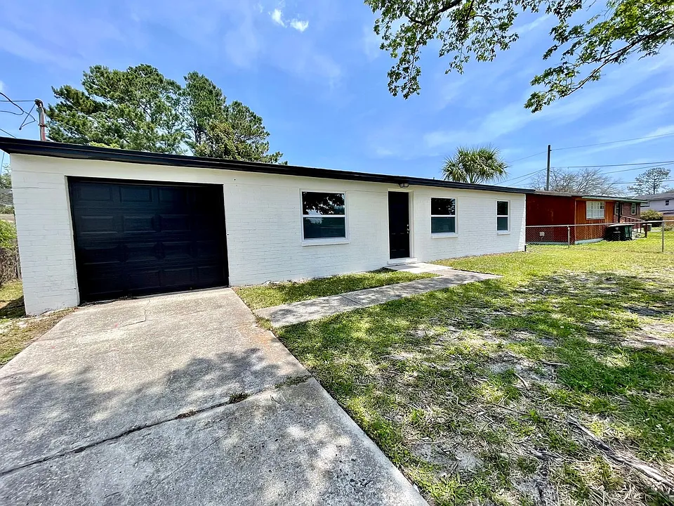 10867 Bahia Dr
