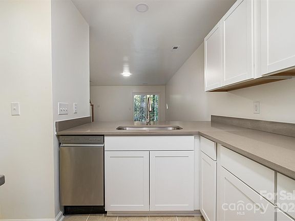 5th image of 4051 Briarhill Dr