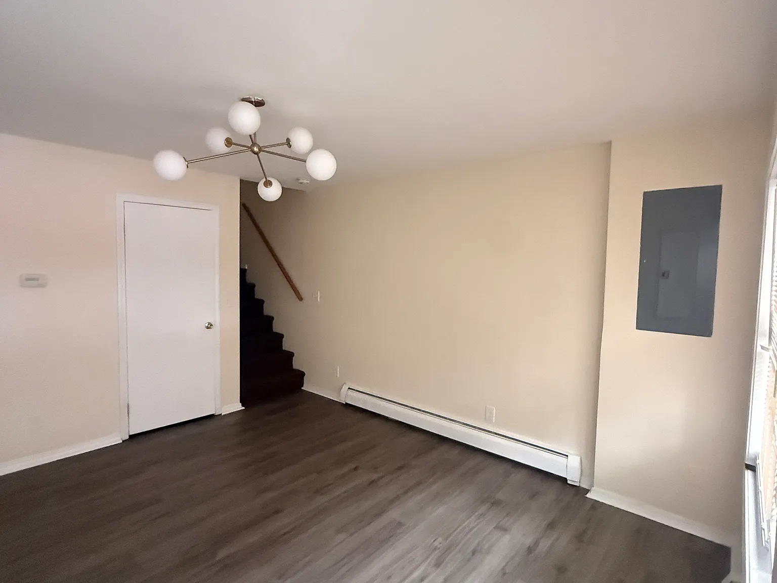 3 bed, 1.5 bath, 1650 sqft, $2,550 — Photo 1