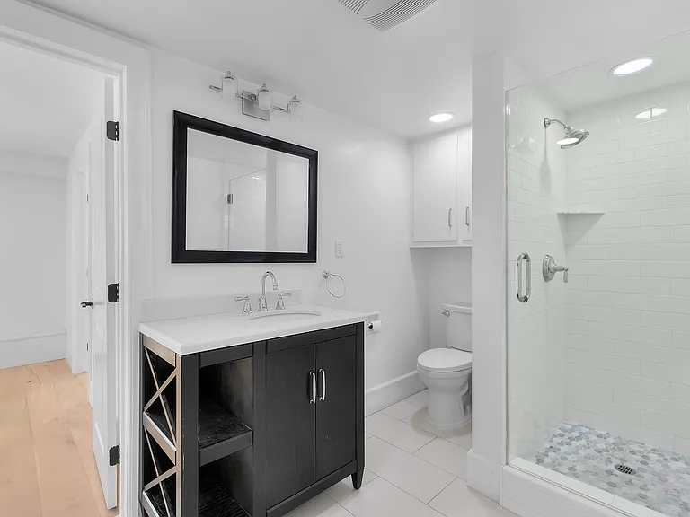 3200 N Poinsettia Ave — Photo 22