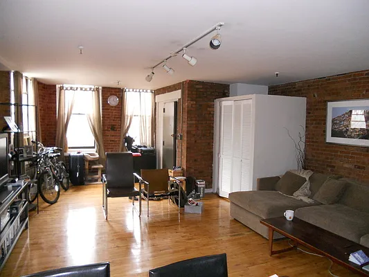Rented by Tabak Real Estate | media 10
