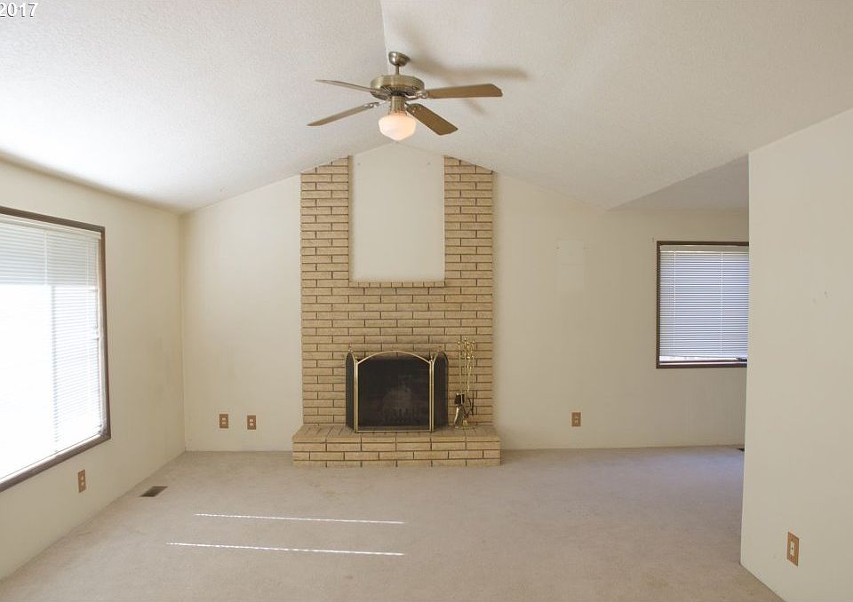 2nd image of 16143 SW Autumn Dr