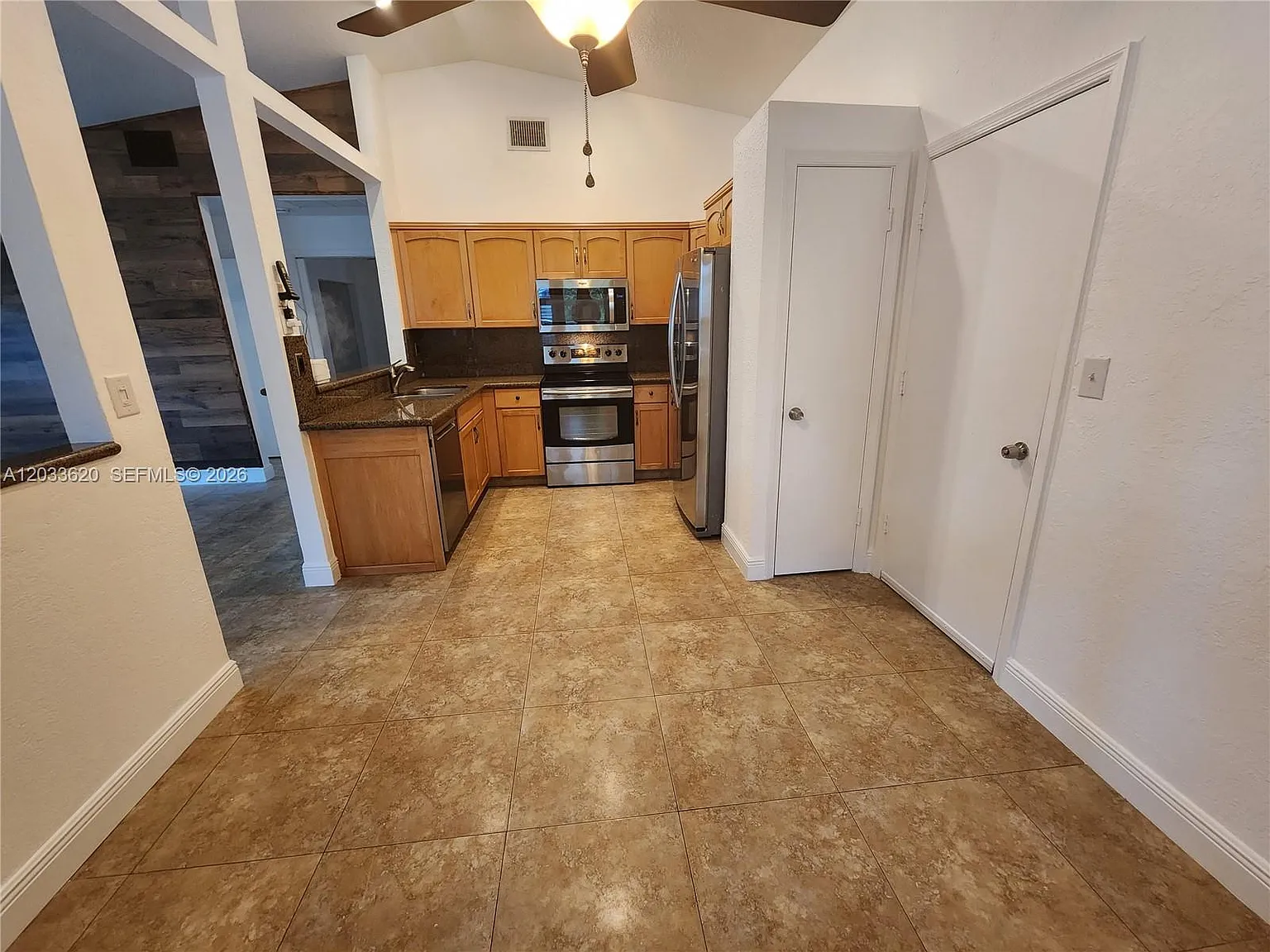 3 bed, 1189 sqft, $3,700 — Photo 2