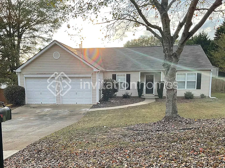 7355 Tatum Woods Dr — Photo 1