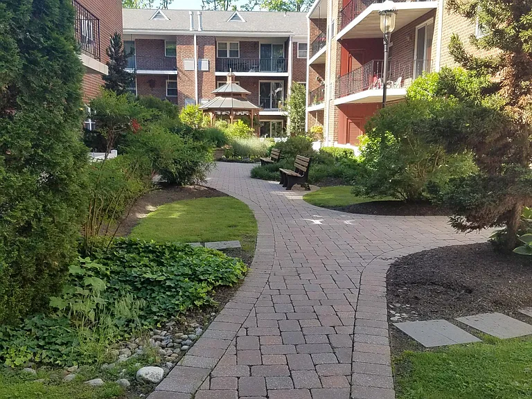 Sheldrake Apartments — Photo 10