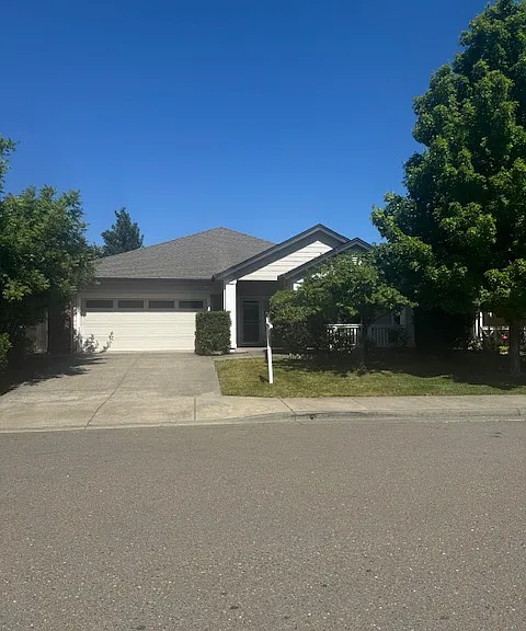 110 Primrose Ln — Photo 1