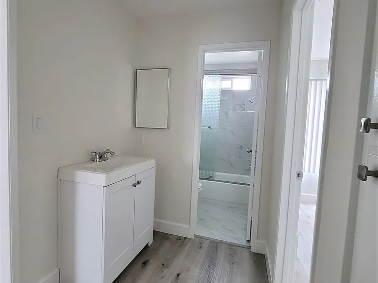 1436 S Centinela Ave — Photo 7