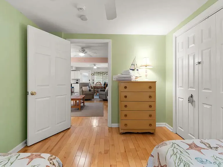 6 Ashworth Ave #1 — Photo 21