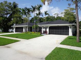1163 Mulberry Pl, Wellington, FL 33414