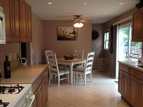 3rd image of 995 McGuire Dr
