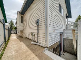 119 S Applemont Close SE, Calgary, AB T2A 7S3