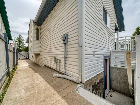119 S Applemont Close SE, Calgary, AB T2A 7S3