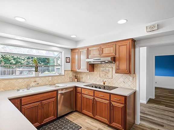 4th image of 2727 Morley Way