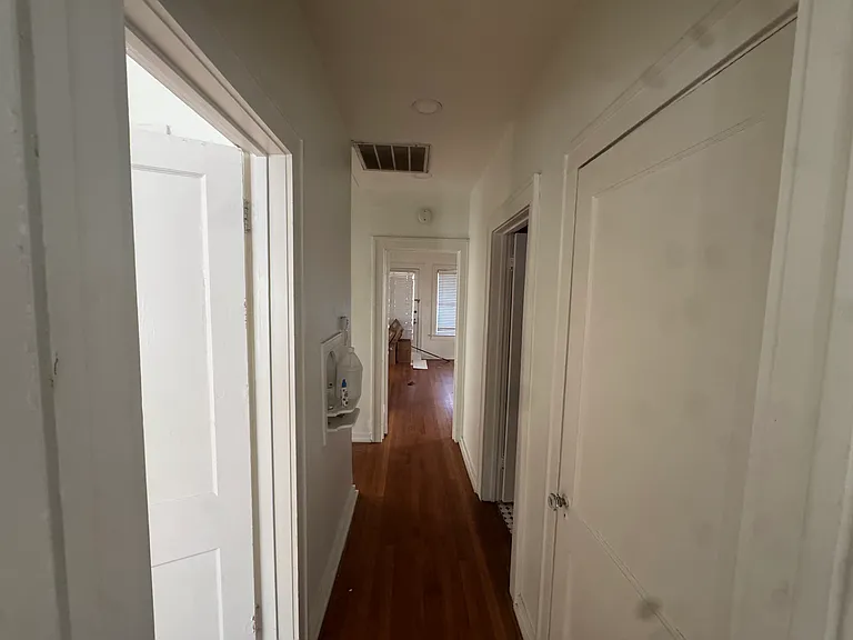 Hallway current