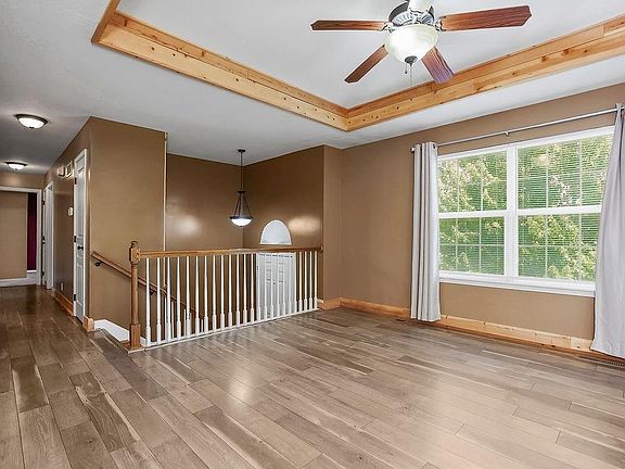 5th image of 421 Golfview Dr