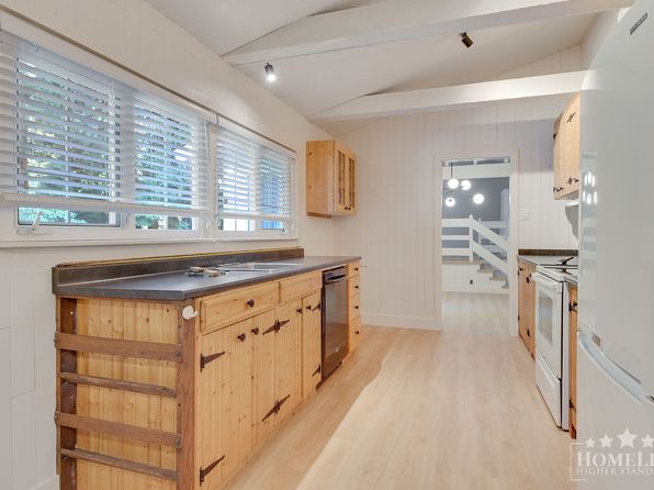 3 bedroom rental in Surrey — photo 7