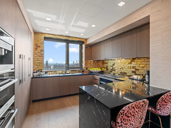 200 East 21st Street image 6 of 21