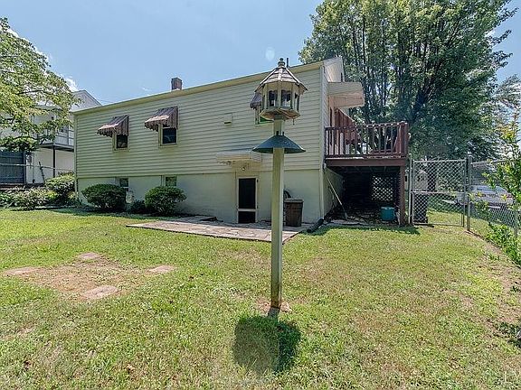 2nd image of 714 Crestwood Cir