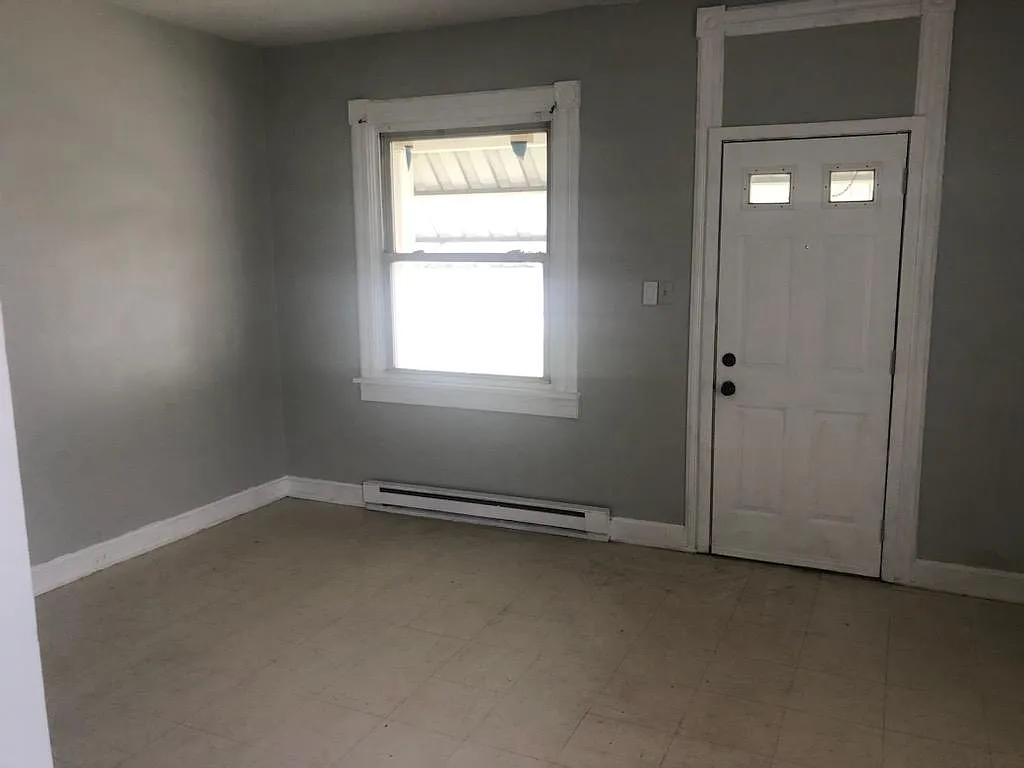 3 bed, $1,250 — Photo 3