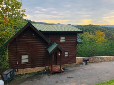 928 Falcon View Way, Pigeon Forge, TN, 37862
