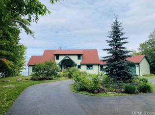 10195 Shore Dr, Au Train, MI 49806