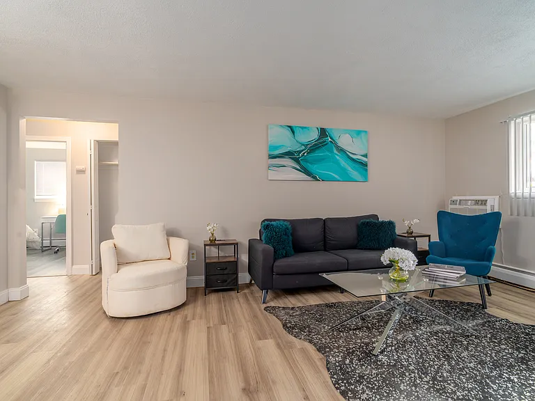 Highland House Apartments — Photo 10