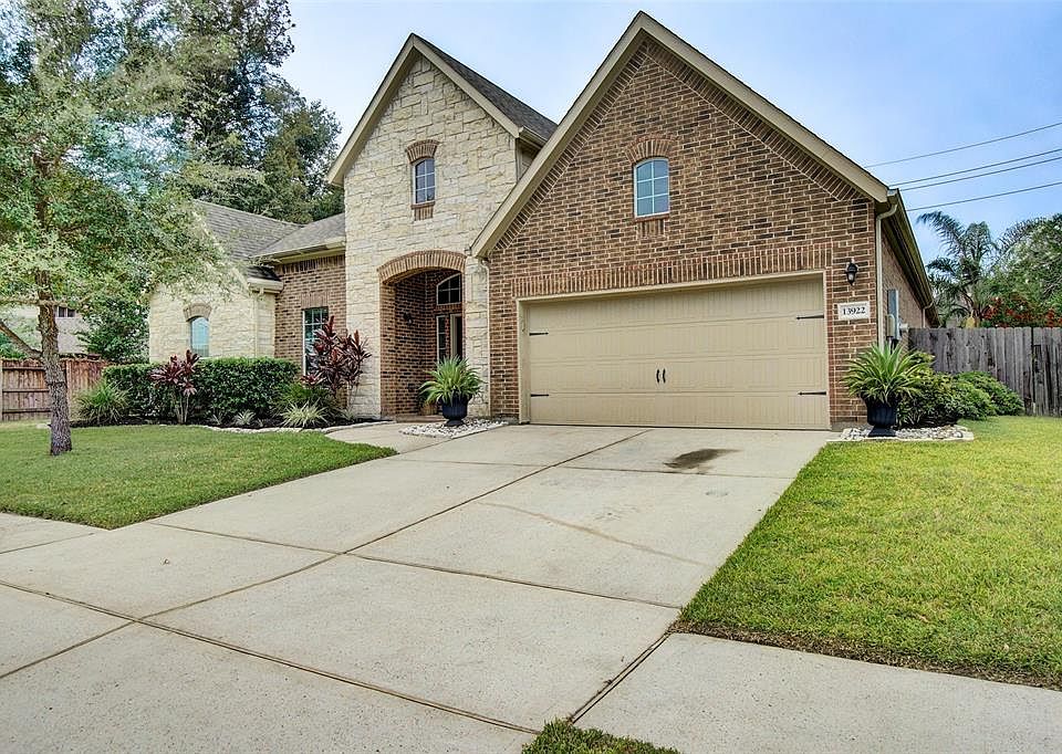 1st image of 13922 Lake Benbrook Dr