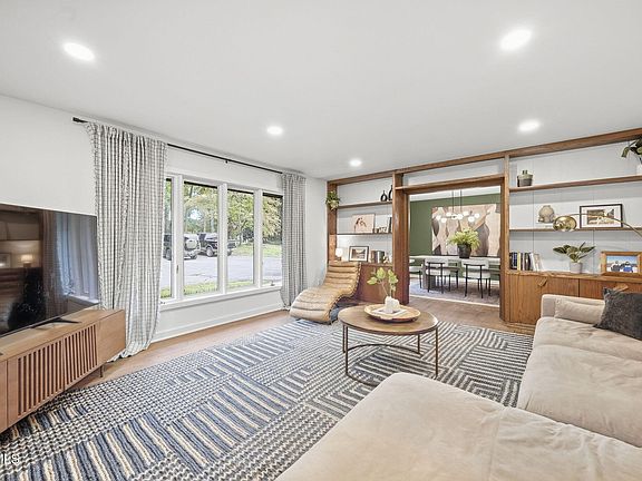 5th image of 703 Mountain View Cir N