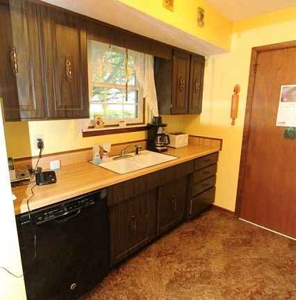 4th image of 8890 Dewey Dr