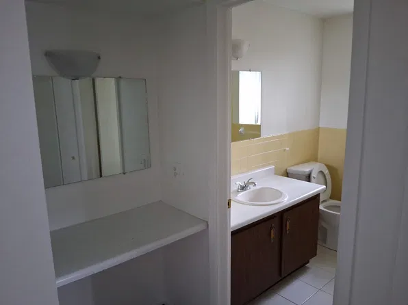 690 Garfield St #9, Wyandotte, MI 48192