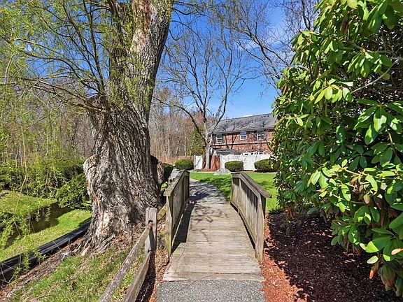 3rd image of 1301 Windsor Dr #1301