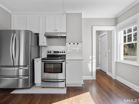 4th image of 118 Colonial Rd #1