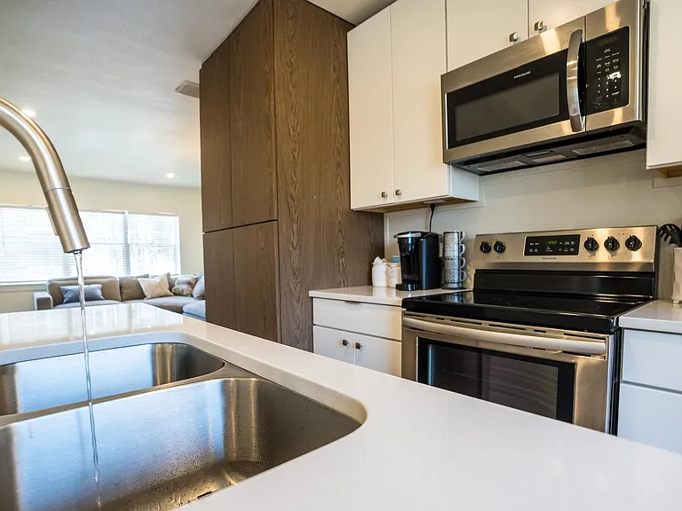 2160 Riverside Ave #7 — Photo 36