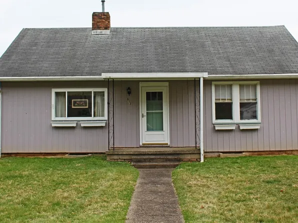 813 3rd Ave, New Cumberland, WV 26047