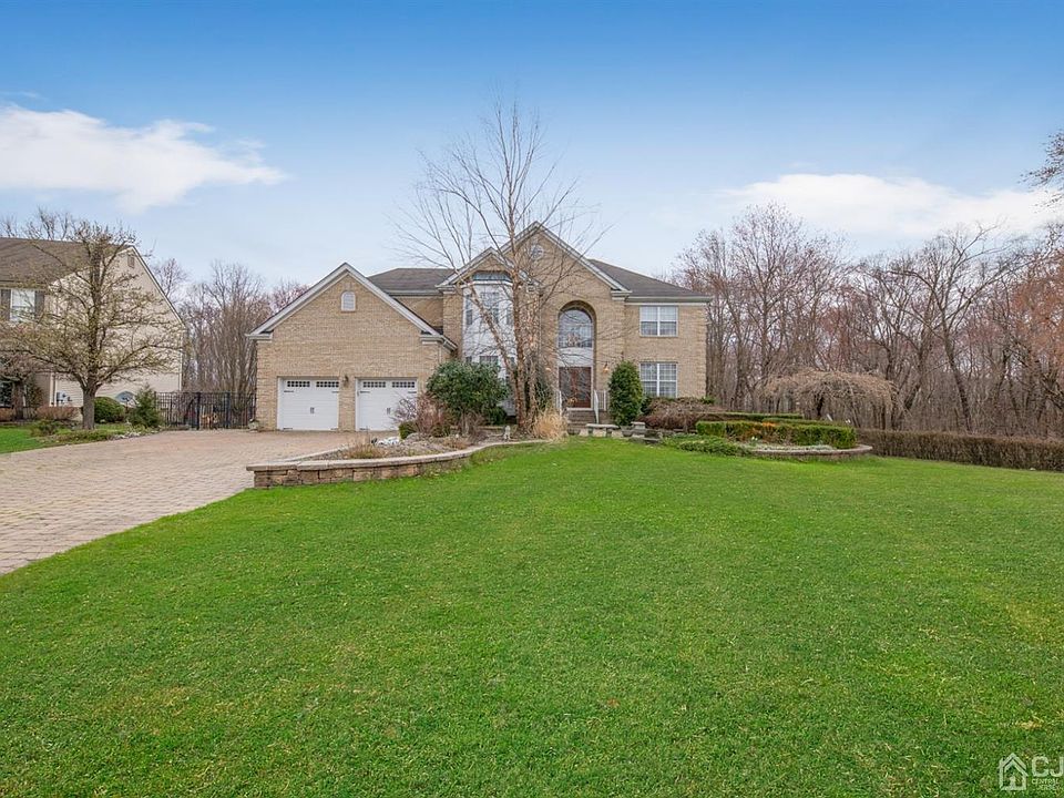 1st image of 8 Spruce Meadows Dr