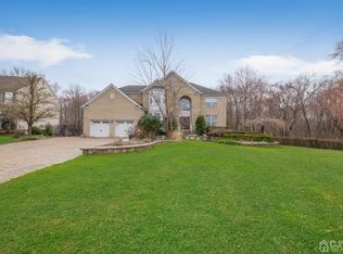 8 Spruce Meadows Dr, Monroe Township, NJ 08831