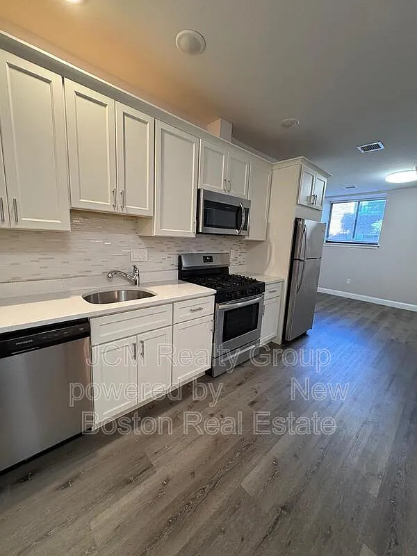 1 bed, 1.0 bath, 700 sqft, $2,050 — Photo 2