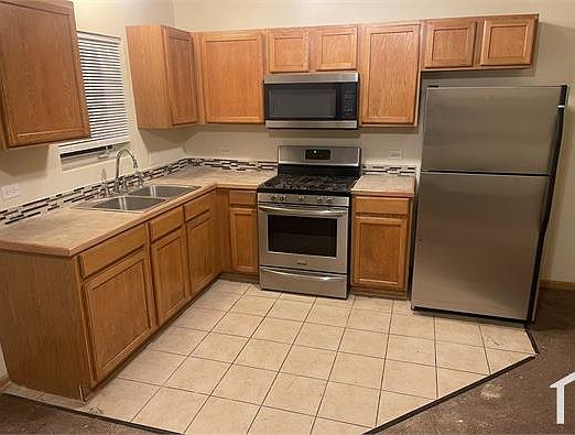 1st image of 1403 S Kedvale Ave Floor 3